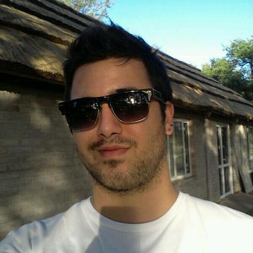 lisandrogguzman's profile picture. Solamente aquel que construye el futuro tiene derecho a juzgar el pasado