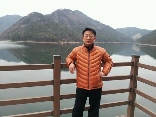 parktaeun's profile picture. 부산광역시에서 살고 있으며 건설업을 하고 있습니다. 새누리당 중앙위원회 행자위 부위원장