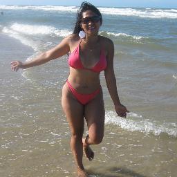 Uma pessoa enorme, APAIXONADA pela Psicologia! Bom ouvido, super divertida e muito  determinada ultimamente! O que a vida não me deu, eu comprei!