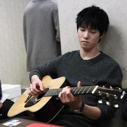 สวัสดีครับผมบอทจงฮยอนร้องนำและเล่นกีต้าร์ ประจำ CNBLUE ครับ ผมเป็นคนที่แมนที่สุด ขาวที่สุด และหล่อที่สุด คึคึ อยากรู้เรื่องต่างๆเกี่ยวกับผมมากกว่านี้ก็ฟอลมาสิฮะ