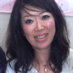 旭川市で耳つぼダイエットとメディセル痩身サロンのTheBeautyBody(ザ・ビューティーボディ)というお店を経営している、
代表の朝倉　純子（日本痩身医学協会会員）です。