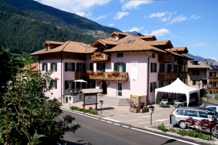 A DIMARO IN VAL DI SOLE (TRENTINO)  AI PIEDI DEL PARCO ADAMELLO BRENTA DALL'ECO MUSEO VAL MELEDRIO CAROSELLO SCIISTICO FOLGARIDA MARILLEVA MADONNA DI CAMPIGLIO