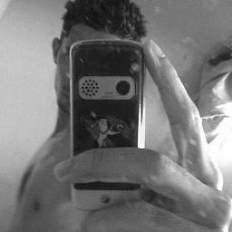 Amigo, Brincalhão e um grande Guerreiro um grande Romântico a moda Antiga rsrs estilo Roberto Carlos que Da flores Resumindo! Eu sou Eu rsrs