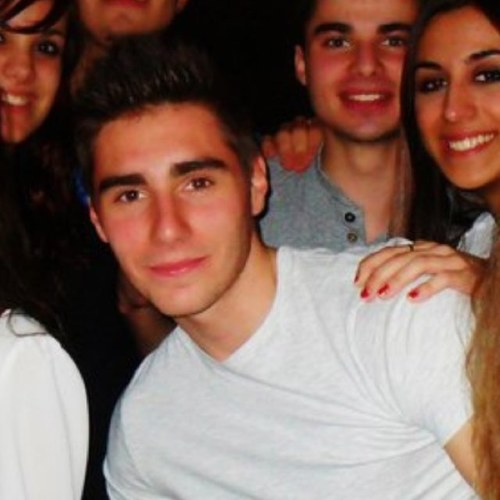 Enamorado de un gran deporte llamado fútbol y Fan nº 1 del Atletico de Madrid. Estudiante de Comercio en la UCM.