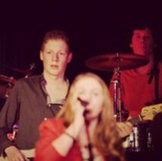 instagram: _koenpeeters 

Doe wat je niet laten kunt.
R3D 4 EVER