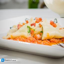 Delicioso pierog, um prato típico Polonês. Disk entrega (41) 8460-3266