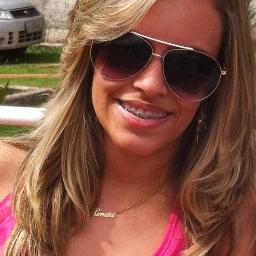 Entre o certo e o errado, eu escolho o que me faz feliz.