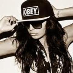 hey k'm elyse and am pretty and beautiful:p