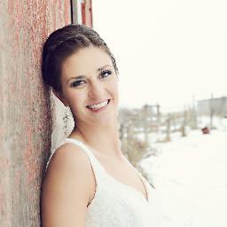 A farm kid who loves birds, beers, crafting and country music.