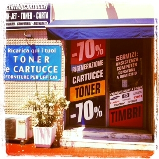 SIAMO UN'AZIENDA CHE SI OCCUPA DELLA VENDITA DI TONER,CARTA E CARTUCCE PER STAMPANTI.