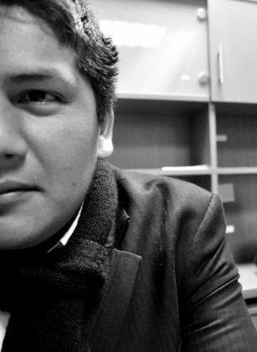 Estudiante de periodismo, amante de la fotografía y delantero.    “Aunque ande en valle de sombra de muerte, no temeré mal alguno… Salmos 23:4