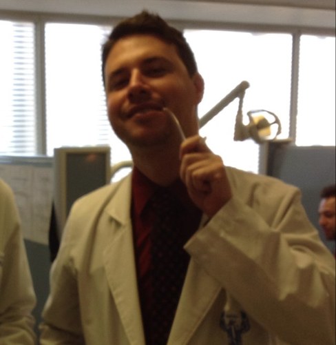 Dentista Especialista en Ortodoncia y Ortopedia, buen cuate , me encanta la politica, retweetear lo mas sobresaliente y el poder servir a los demas