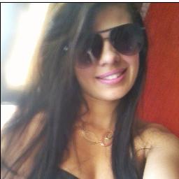 Eu caio, me levanto, eu cometo erros, eu vivo, eu aprendo, eu fui ferida, mas eu estou viva. Eu sou humana, eu não sou perfeita..