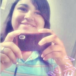 amo a yoná Ramos ela e como minha vida .ela é uma garota linda timida e de bem com a vida.sigam o twitter pessoal dela e o fc @JB_1D_RBR_TUFIB  @yonaramos