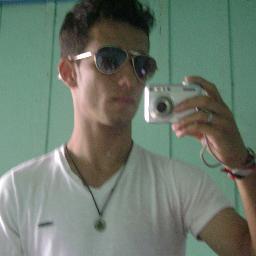 Simplesmente um cara que não tem vergonha de ser feliz, Que tem a fé como sua principal arma, enfim esse sou .