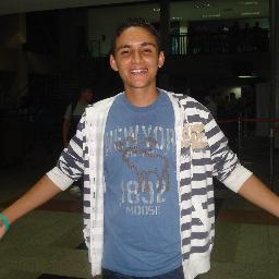 Nacido en Margarita. Estudiante de ingenieria mecanica en Maracaib @FingLUZ