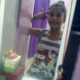 Inteligente :) Linda :) Simpatica :) Sempre Feliz :) Amiga de Todos (a) . essa e a LARISSA LIMA qe quase todos conhecem !!!