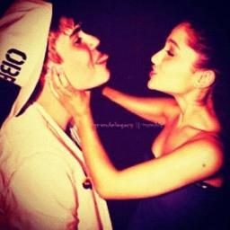 Não me diga que o céu é o limite quando há pegadas na lua (: Kawaii @qepohamaiik @Potatos_da_1D #-# @ArianaGrande @ddlovato @onedirection