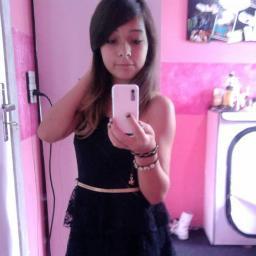 Sou uma menina rockeira,marrentinha que nunca se contenta com o que tem e que esta sempre correndo atrás dos seus sonhos.@DaStfanie