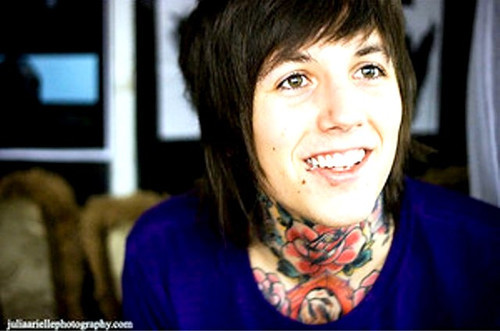 Minha mina me mando Fuma minhas pedrinhas,nao sei se o Jonas saiu da BMTH ou é o efeito das pedrinhas...
