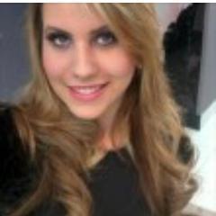 cristã, protestante, cantora, tecladista, simpática. Enfim palavras ñ conseguem me descrever