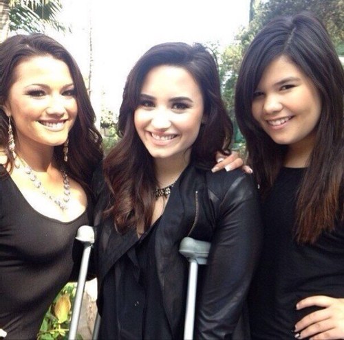 Demi, you have inspired me and others so much. You are beautiful:) LOVATIC FOREVER! One day I hope you retweet or reply to me. We love you Demi! Stay Strong x