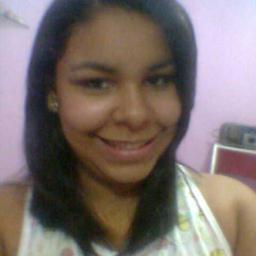 Rockeira , Chata , Paulistana , Ciúmenta e Apaixonada por caveiras. Prazer essa sou eu    =)