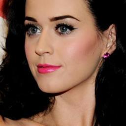 “Você já se sentiu tão frágil como um castelo de cartas, a um sopro de desabar?”
Katy Perry