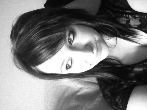 My name is Lindsey. im 22, fun, outgoing. i love tattoos,books,baseball,photography,cosmetology. i love helping people.