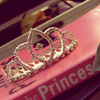 فتاه طموحه تحكي عن احاسيسها ومابداخله ♡♡