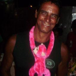 Eu sou dinâmico de bom caráter, pratico surf e  natação, gosto muito de cinema, teatro, futebol, casado e morro em Salvador/Bahia/Brasil😍