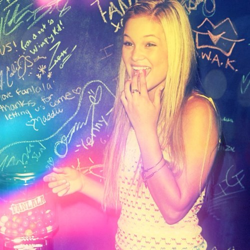 Hey y'all! I love Olivia Holt! I'm here supporting her till forever! Follow me for Olivia related news. :)