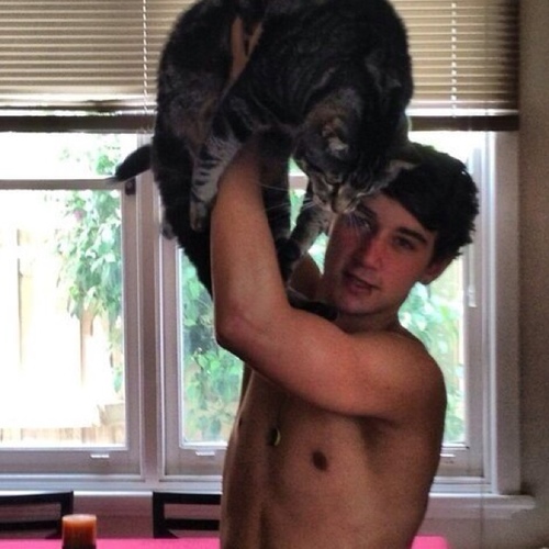 Lukey_Brooks's profile picture. I'm Luke. Niall and Zayn are my best friends. I swear a lot.. Sorry mum. Never take me seriously. I just want to have a good time.