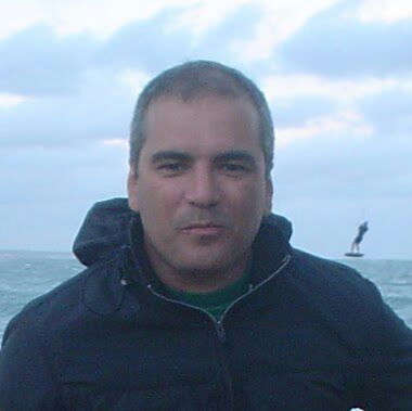 Ingeniero Civil UBA,
Docente Estructuras UNSAM,
Hincha del único grande