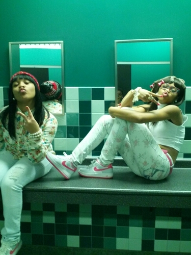 Fuck Ah Bio , Make My White Button Blue & I'll INSTANTLY Do The Same Im #TLB #Team REDBONE & I Bee's On My Shit :)