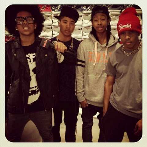 Fvck A Bio & Get On Some Gangsta Shidd And Follow This Page.If You Aint Following You Therming Bruh ♥