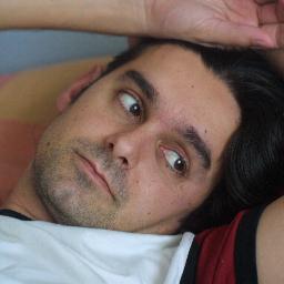 Periodista deportivo, entendido (sólo un poco y cada día menos) en ciclismo y música destimpanante. Co-autor de la Ciclopedia