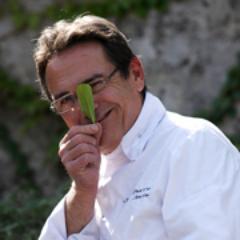L’hôtel Relais & Châteaux #Ombremont et son restaurant gastronomique #LeBateauIvre, étoilé au #GuideMichelin est situé dans un parc aux arbres centenaires...