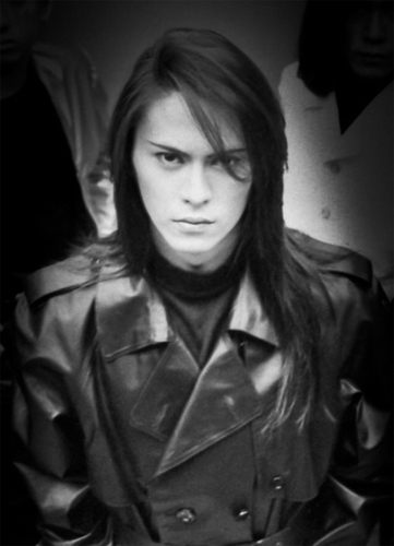 Alex_Andrassy's profile picture. Enfermero. Cantante de ducha. Violador de reglas. Seductor de almas. Yo. ~ Burke Psychiatric Hospital Rol | @cdsrol (Asukai)