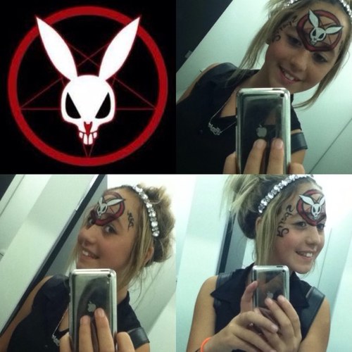 pariskillender's profile picture. Stay scary with @Dansperry He is my hero.