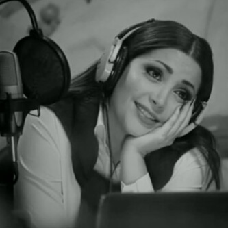 فتاهہ جميلہ ،سيئة حظ ، مدمنهہ للكتمآن ، رماديةُ اﻟهوى ذاَتَ ذاكرةٍ ﻣُهشمهَہ , سَرق اﻟغيابُ ﻣنّي الكثير ! فَ دندنت أصابعي لحنُ اﻟحنين ♡ . ممنوع الخاص ، !!