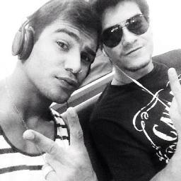 Ser REBELDE é deixar de ouvir os outros, ser diferente, buscar seus objetivos mais q tudo no mundo, viver intensamente com o perigo.Madrinha @LuArFCAguiar