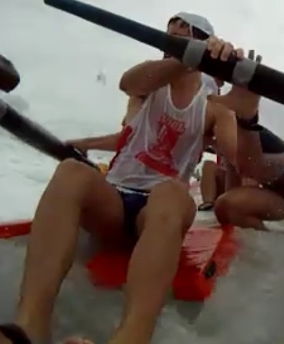 Bi guy into surfing, kayaking, guys and speedos!