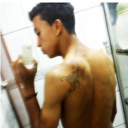 AO CONTRARIO Q QUEREM, DO Q PENSAM QUE EU SOU, SOU O Q DIFERE DO Q VC PENSOU, EU SOU A RUA DE FORMA MEDONHA EU NÃO SOU A PAZ Q VC SEMPRE SONHA