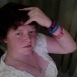 am 16
in 10grd smart cool nice too be around and looking for new friends