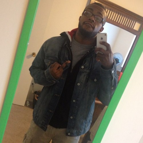 Young, wise ,and handsome.keeps it 1000 ..only mess wit those who do the same. I love my life and ima live it to the fullest #TeamIphone4s