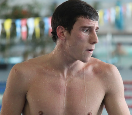 Sevilla. Nadador del Club Natación Mairena Del Aljarafe. Estudiante de nutrición en la UPO.
ES/PT
