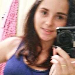 “Então, de repente, sem pretender, respirou fundo e pensou que era bom viver. Mesmo que as partidas doessem.”
