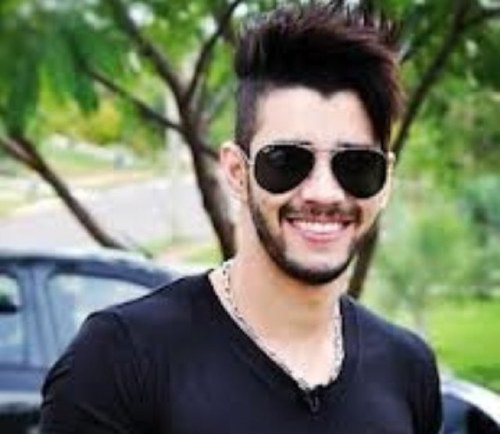 FC dedicado para o melhor Cantor do Mundo !!! O nosso eterno Bebe @gusttavo_lima !!!! Te amo alem do possivel ....' Dona: @LaisMatiazzi