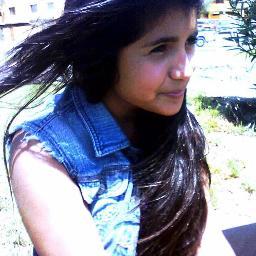 Soy Chilena *-* tengo 14 años y Mis idolos son Justin Bieber & Demi Lovato.
Mi GRAN mi sueño es que me conozcan ♥